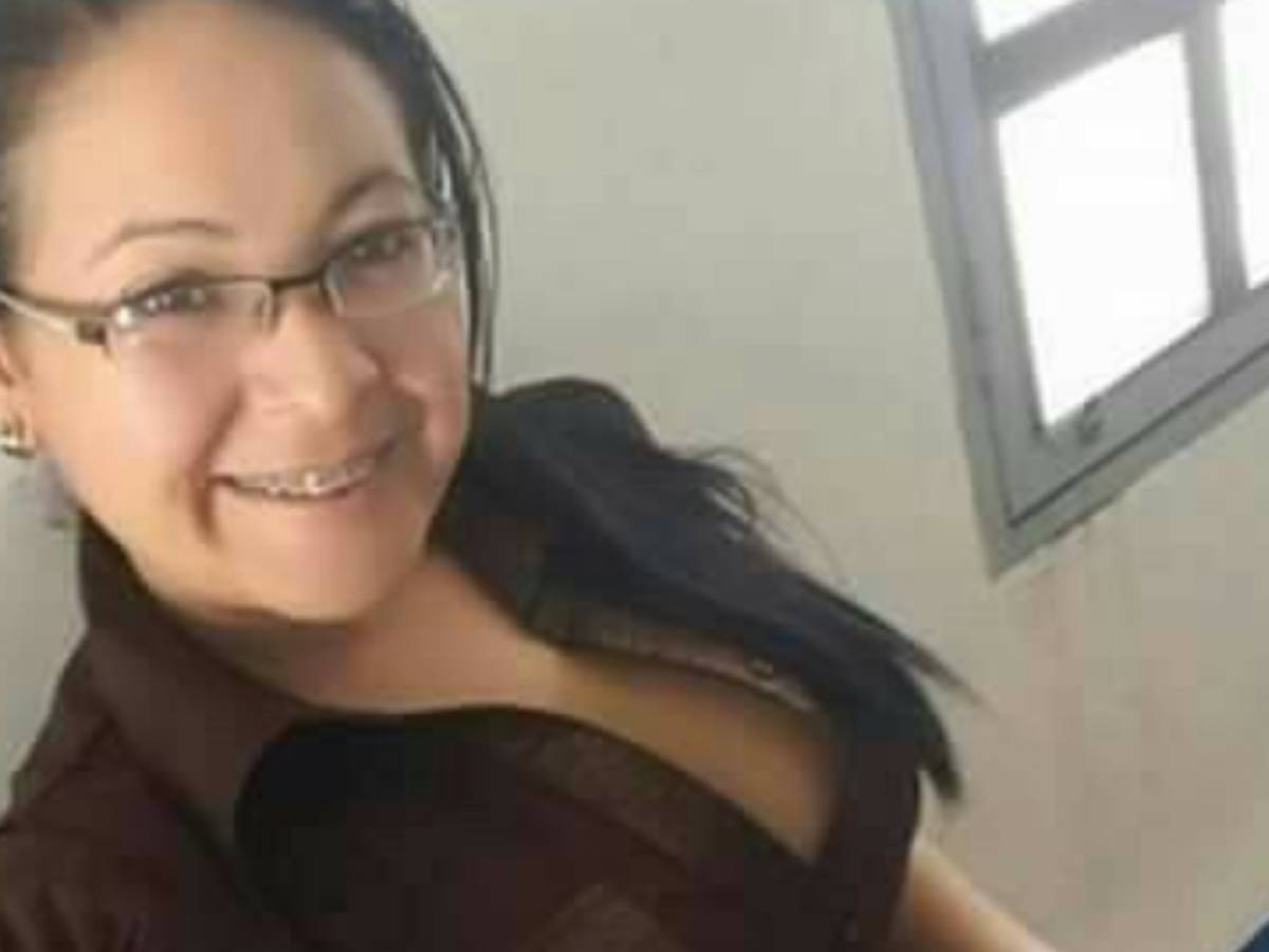 La prof invia foto hot agli studenti: 