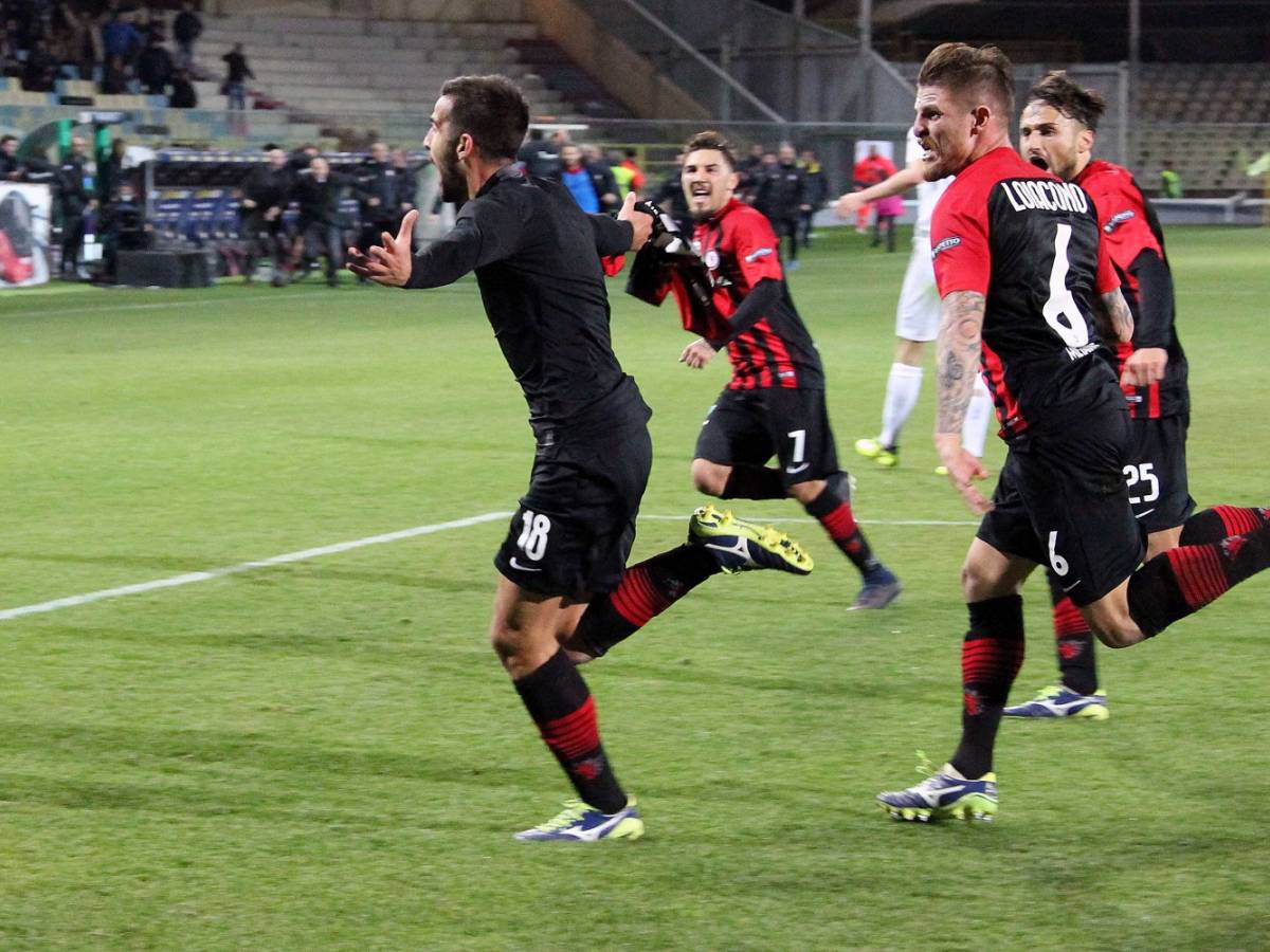 Serie B il Foggia è salvo, partirà da 8. Assolto De Zerbi ilGiornale.it Serie B il Foggia è salvo, partirà da 8. Assolto De Zerbi ilGiornale.it