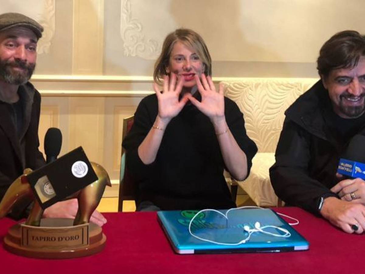 Striscia Tapiro Per La Marcuzzi Ecco Gli Audio Segreti Dell Isola 