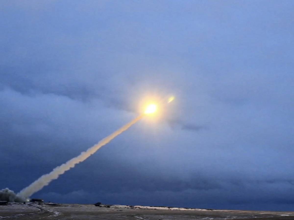 Mosca testa il missile a propulsione nucleare Burevestnik. Putin: "Arma senza eguali" Mosca testa il missile a propulsione nucleare Burevestnik. Putin: "Arma senza eguali"