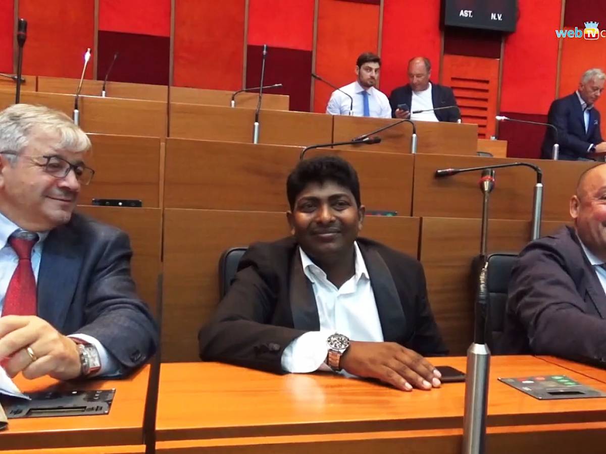 Napoli Il Consigliere Comunale Immigrato Che Non Sa L Italiano Ilgiornale It