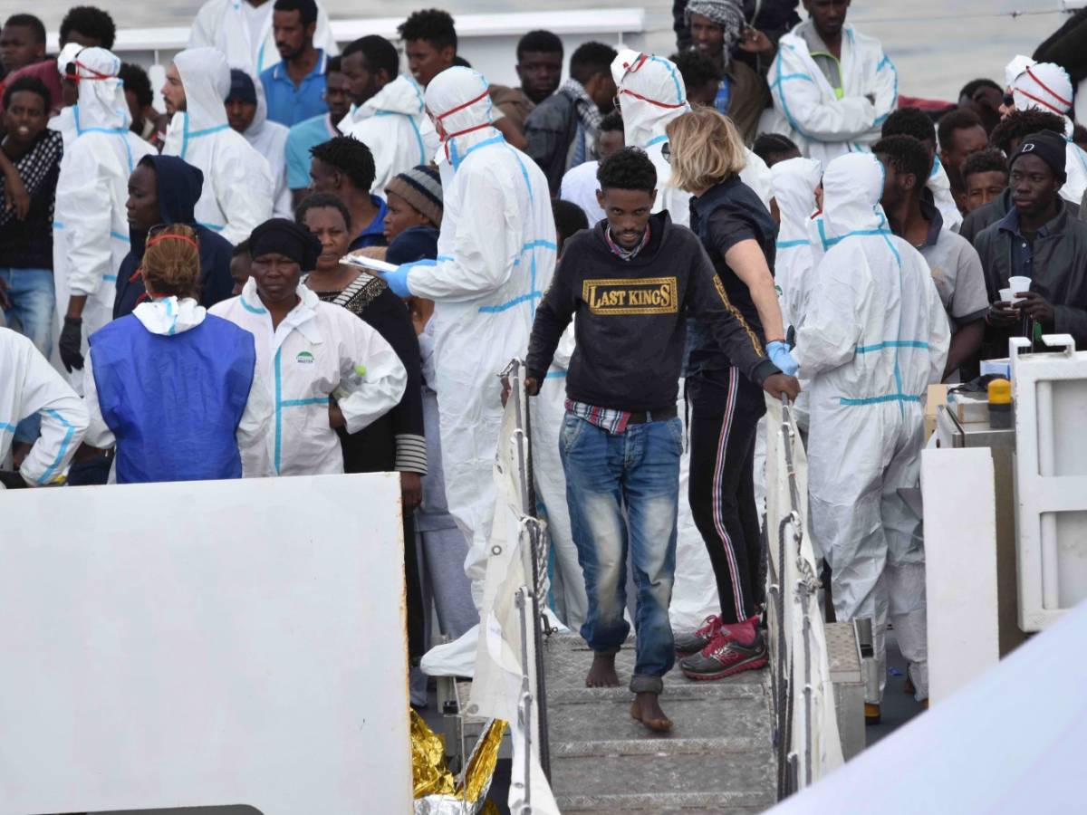 gran bretagna il rapporto choc sui migranti 4 miliardi all anno per i richiedenti asilo e oltre il 70 resta disoccupato da Ilgiornale.it gran bretagna il rapporto choc sui migranti 4 miliardi all anno per i richiedenti asilo e oltre il 70 resta disoccupato