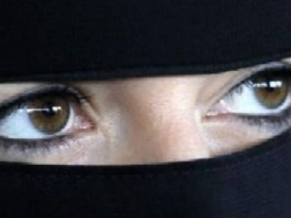 Niqab in classe, Cisint: "Modificare legge sull