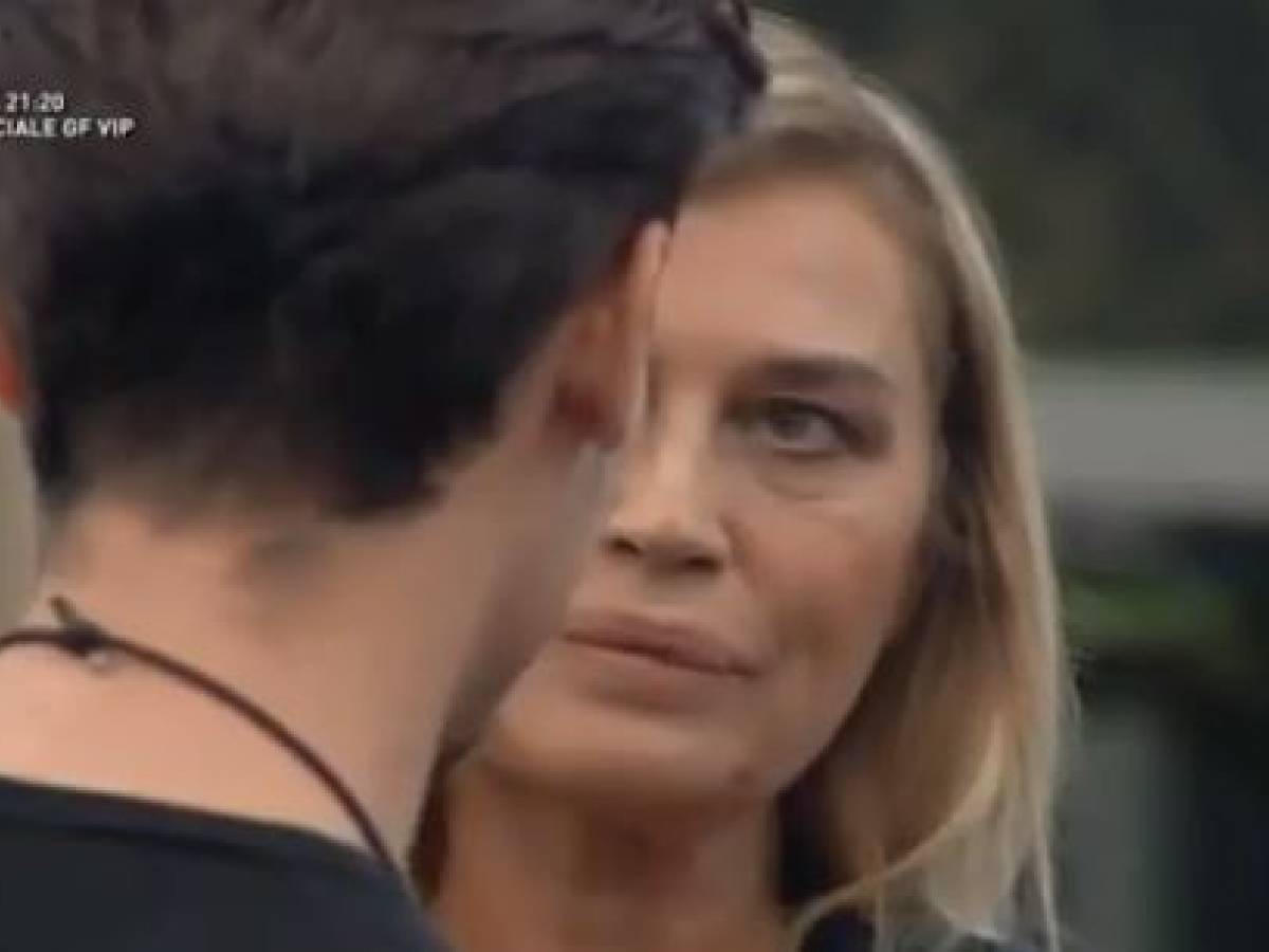 Gf Vip, il fidanzato di Lory Del Santo entra nella Casa. E Giulia si lascia andare ad