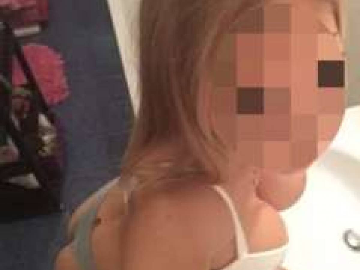 La pornostar indagata per le foto hot della marescialla