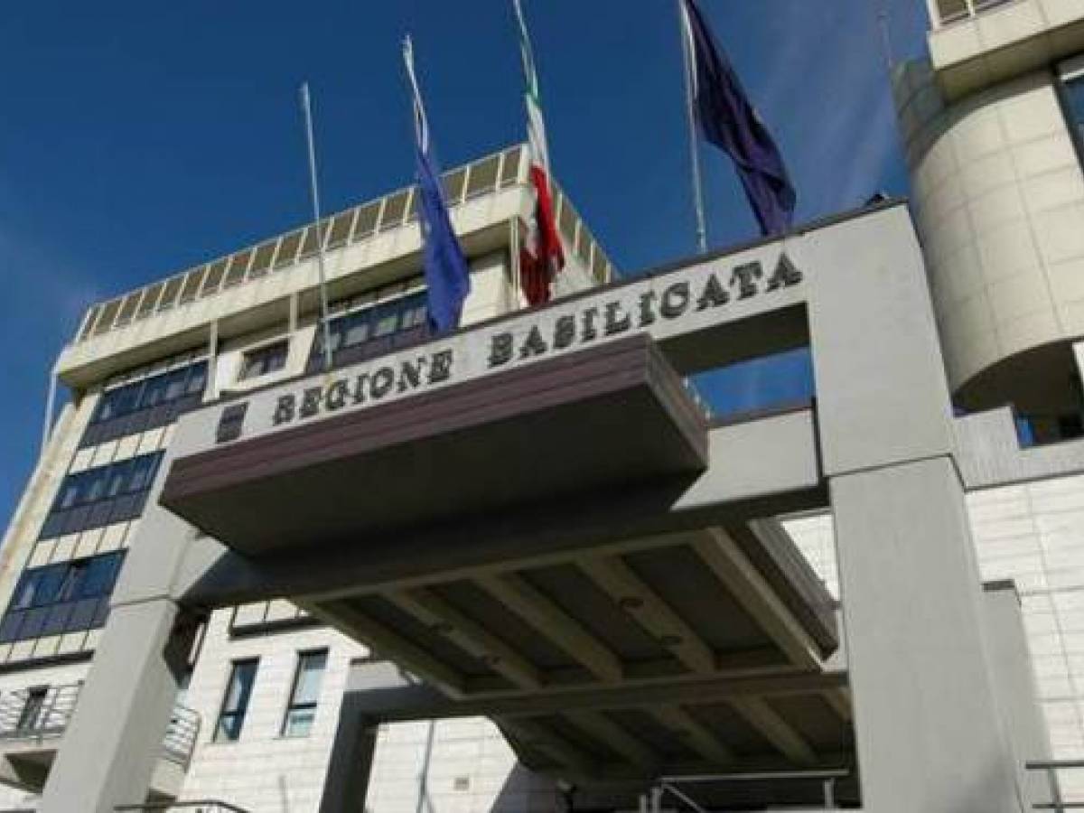 regalo di natale ma non alla charles dickens in basilicata tornano i vitalizi da Ilgiornale.it regalo di natale ma non alla charles dickens in basilicata tornano i vitalizi