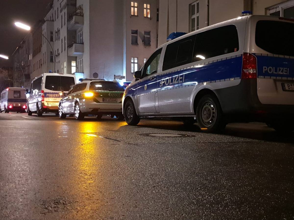 Attacco col coltello a Berlino: feriti al memoriale dell