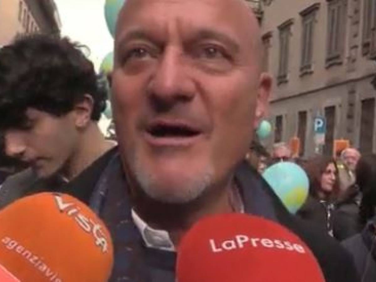 Bisio Alla Manifestazione Anti Razzista È Litalia Che Mi Piace