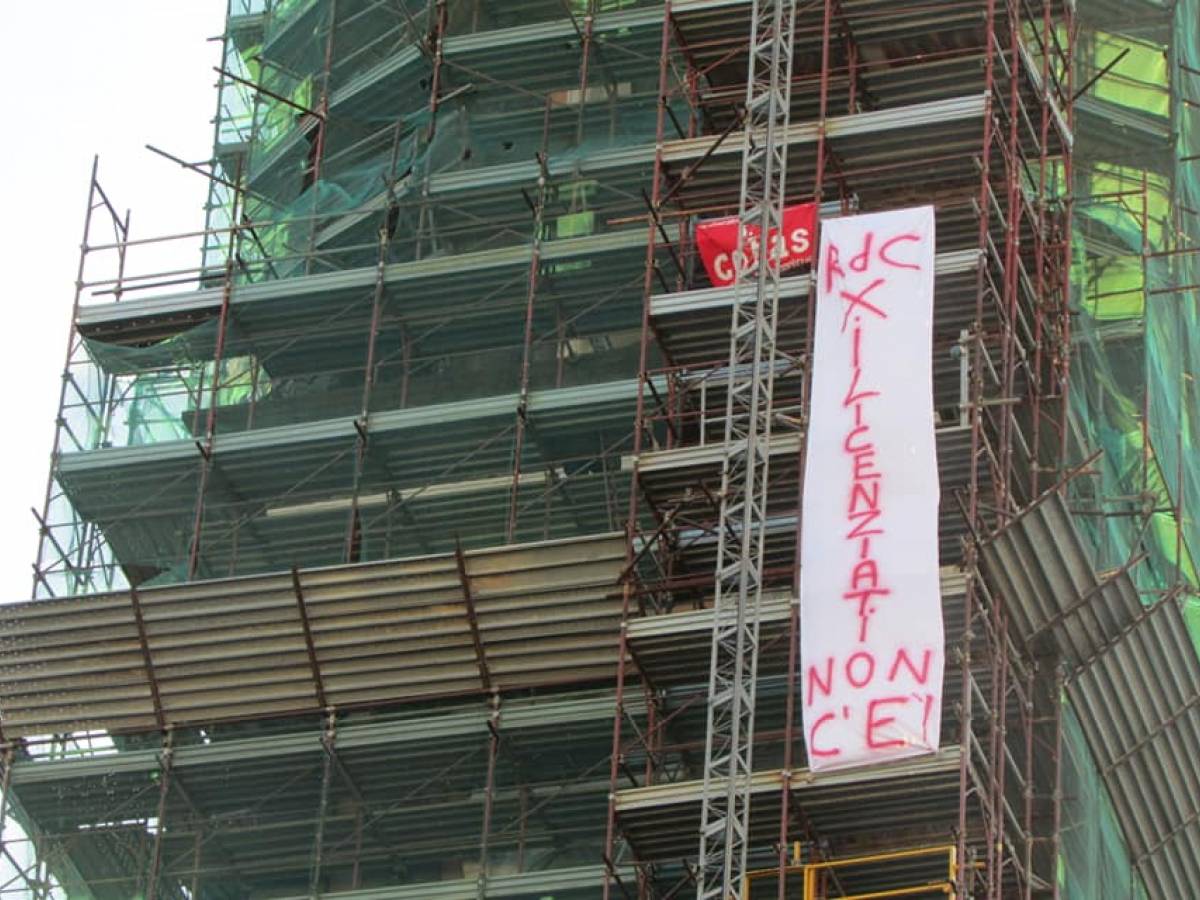 Napoli, ex operai Fca sul campanile