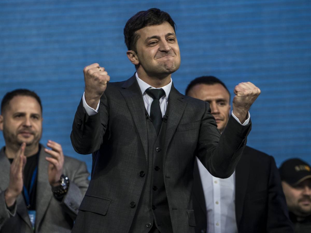 Ucraina, le elezioni chiamate da Zelensky sembrano confermare il suo