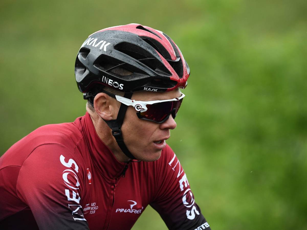 Ciclismo, il campione Froome cade e finisce in ospedale con diverse fratture