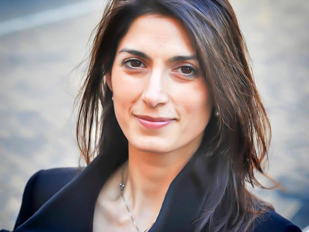 La Raggi raddoppia lo stipendio al suo segretario - il Giornale