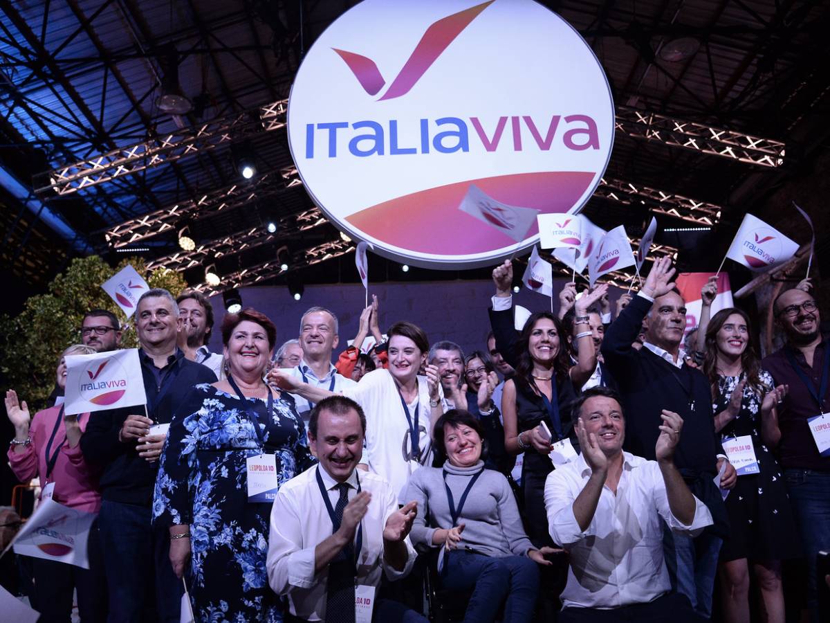 Matteo Renzi chiude Italia Viva. Cosa è successo