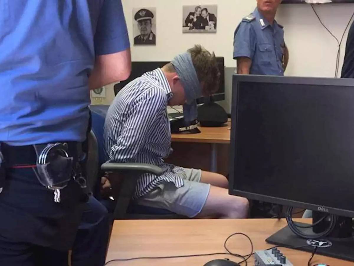 omicidio cerciello pena dimezzata per il militare che scatt242 la foto dell accusato bendato da Ilgiornale.it omicidio cerciello pena dimezzata per il militare che scatt242 la foto dell accusato bendato