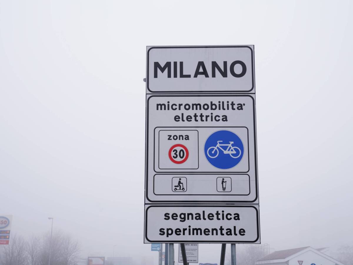 Luci, velocità e distanze, come guidare in sicurezza con la nebbia