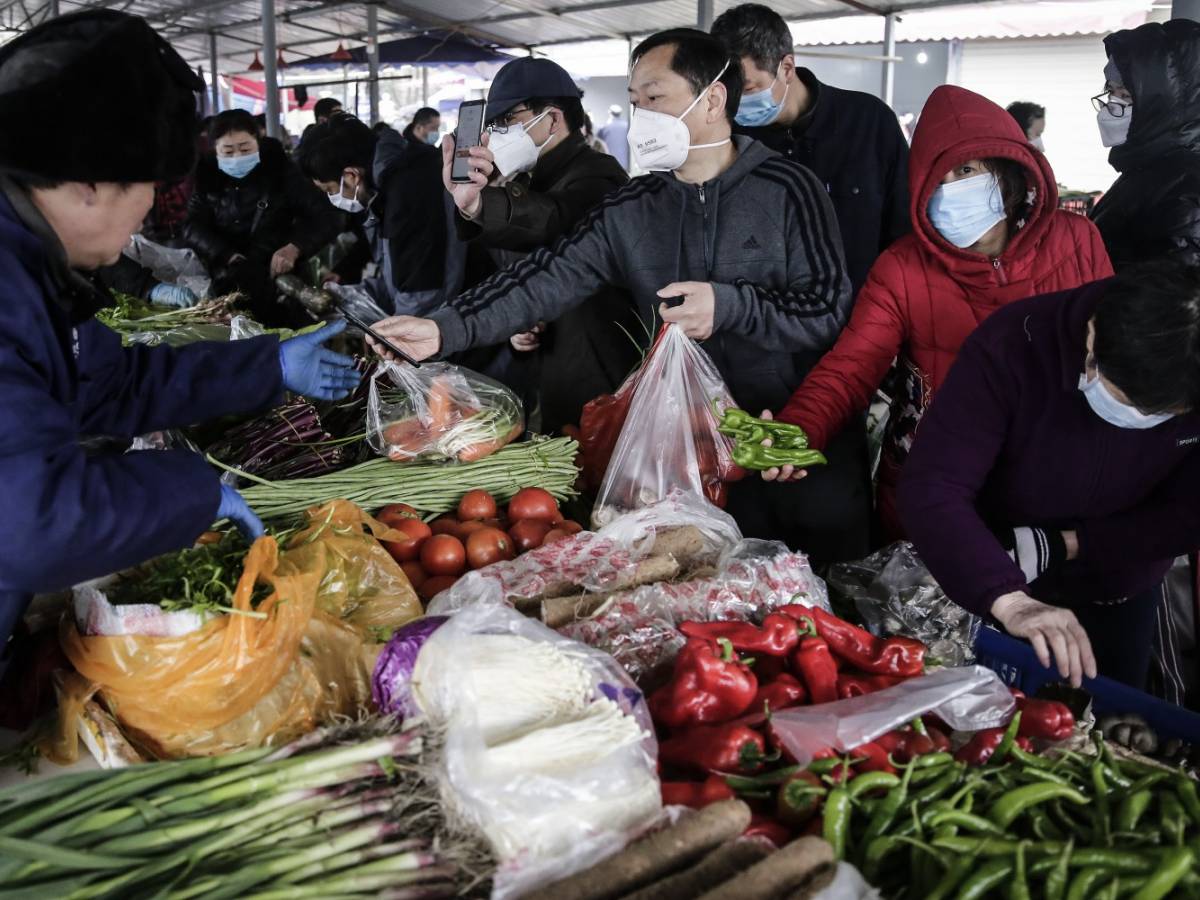 Китайский рынок телефон. Китайский рынок. Китайский пищевой рынок. Китайский овощной рынок. Овощной рынок в Китае.