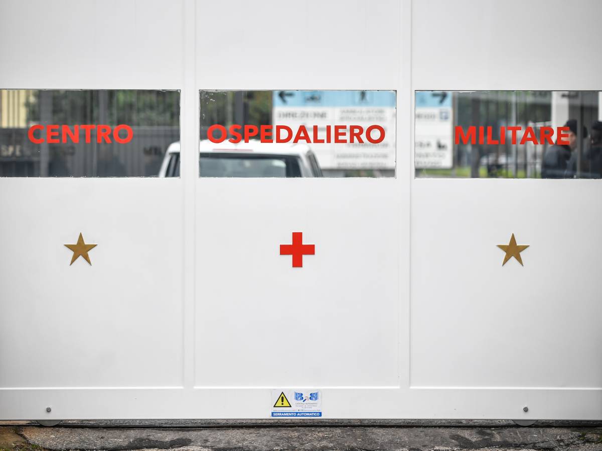 Vigili Del Fuoco | A Como Omaggiano Medici E Infermieri - Foto 2