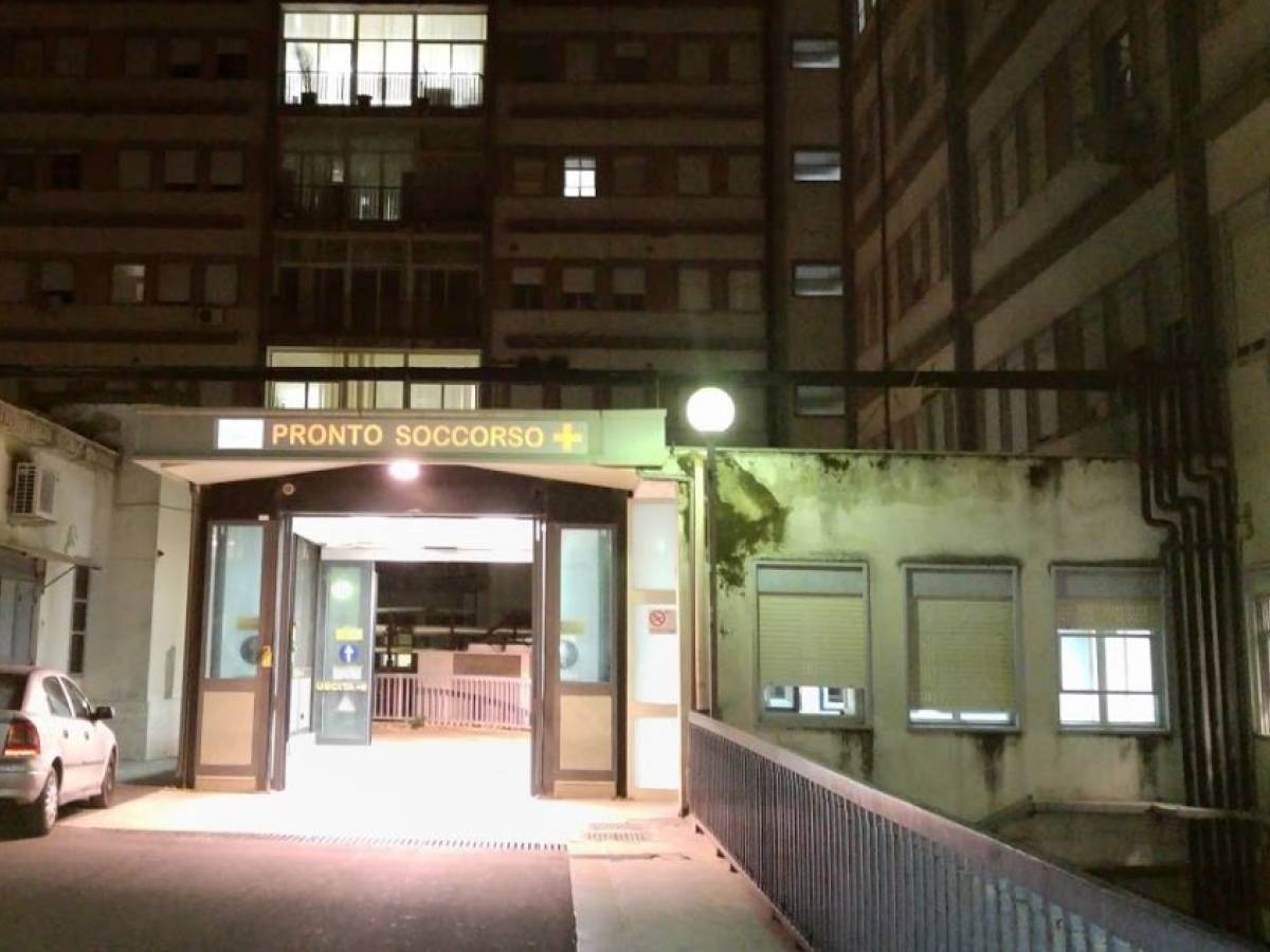 Neonato ingoia una pallina di gomma e rischia di morire: salvato dai medici  del CTO