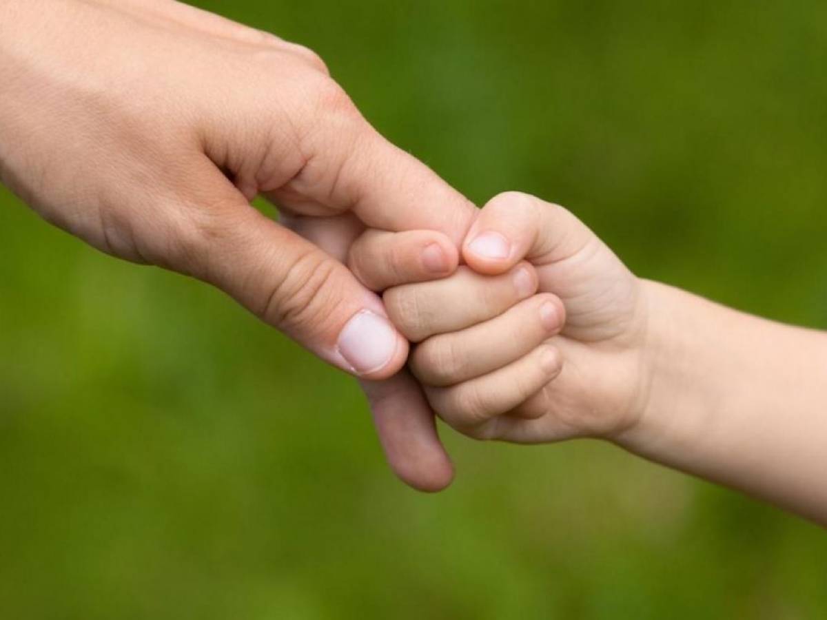 bimbo di 5 anni in quarantena da solo in hotel i genitori hanno il covid ilgiornale it