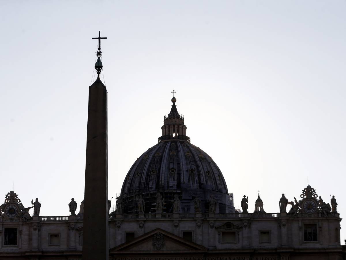 profanata ancora una volta la basilica di san pietro da Ilgiornale.it profanata ancora una volta la basilica di san pietro