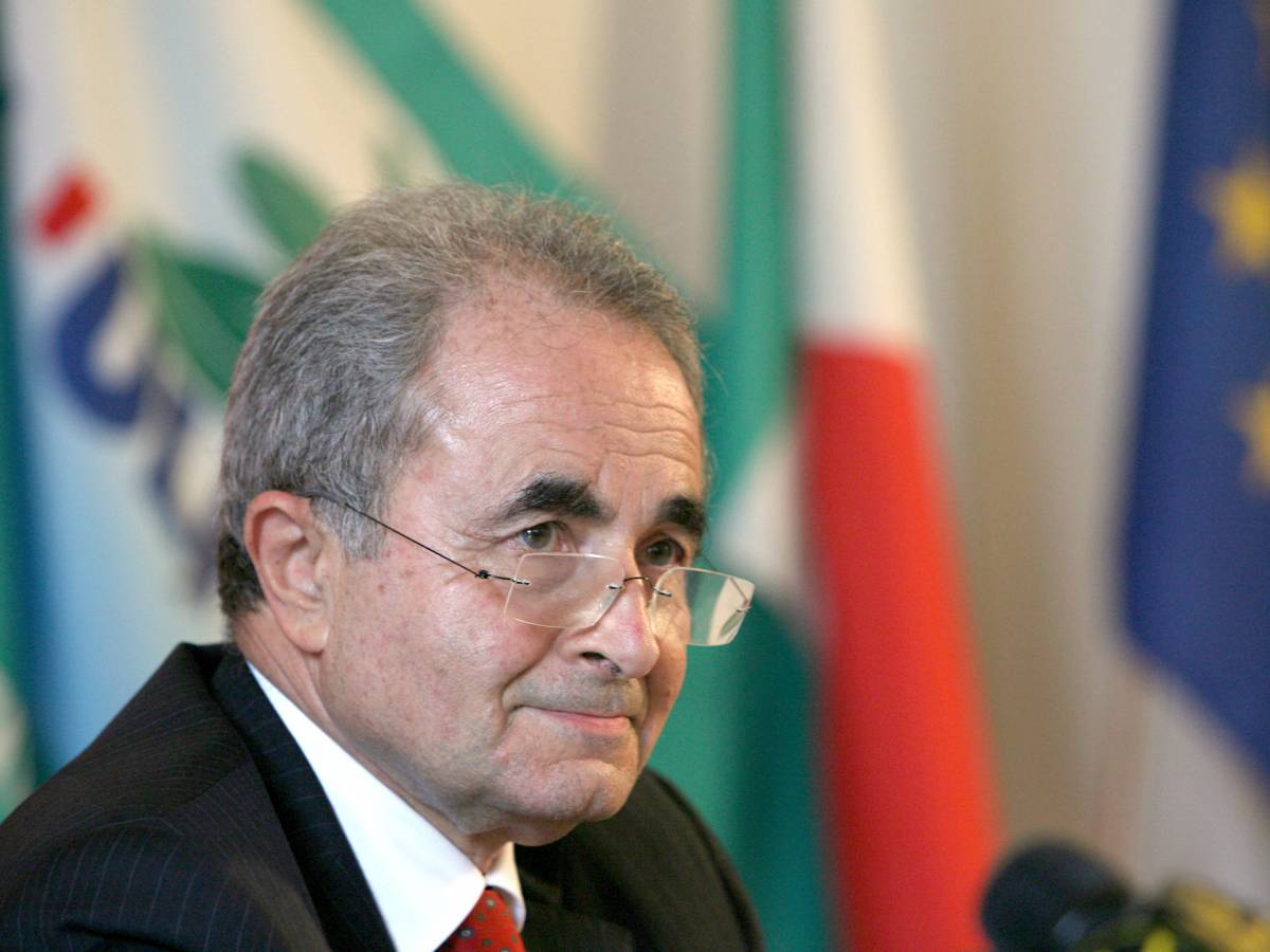 Referendum, anche Arturo Parisi vota Sì: "Per fare avanzare una giustizia garantista" Referendum, anche Arturo Parisi vota Sì: "Per fare avanzare una giustizia garantista"