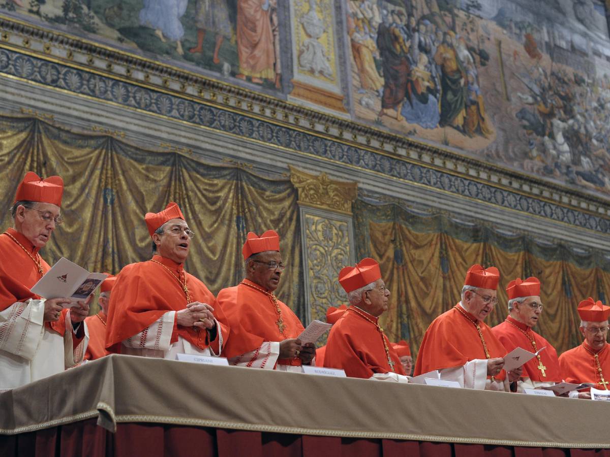 Manovre in Vaticano. Ora spuntano le schede dei "papabili"