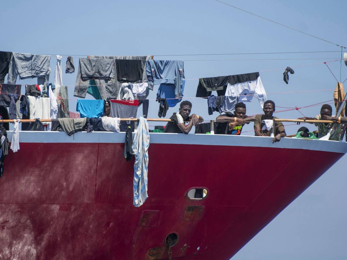 nave con migranti
