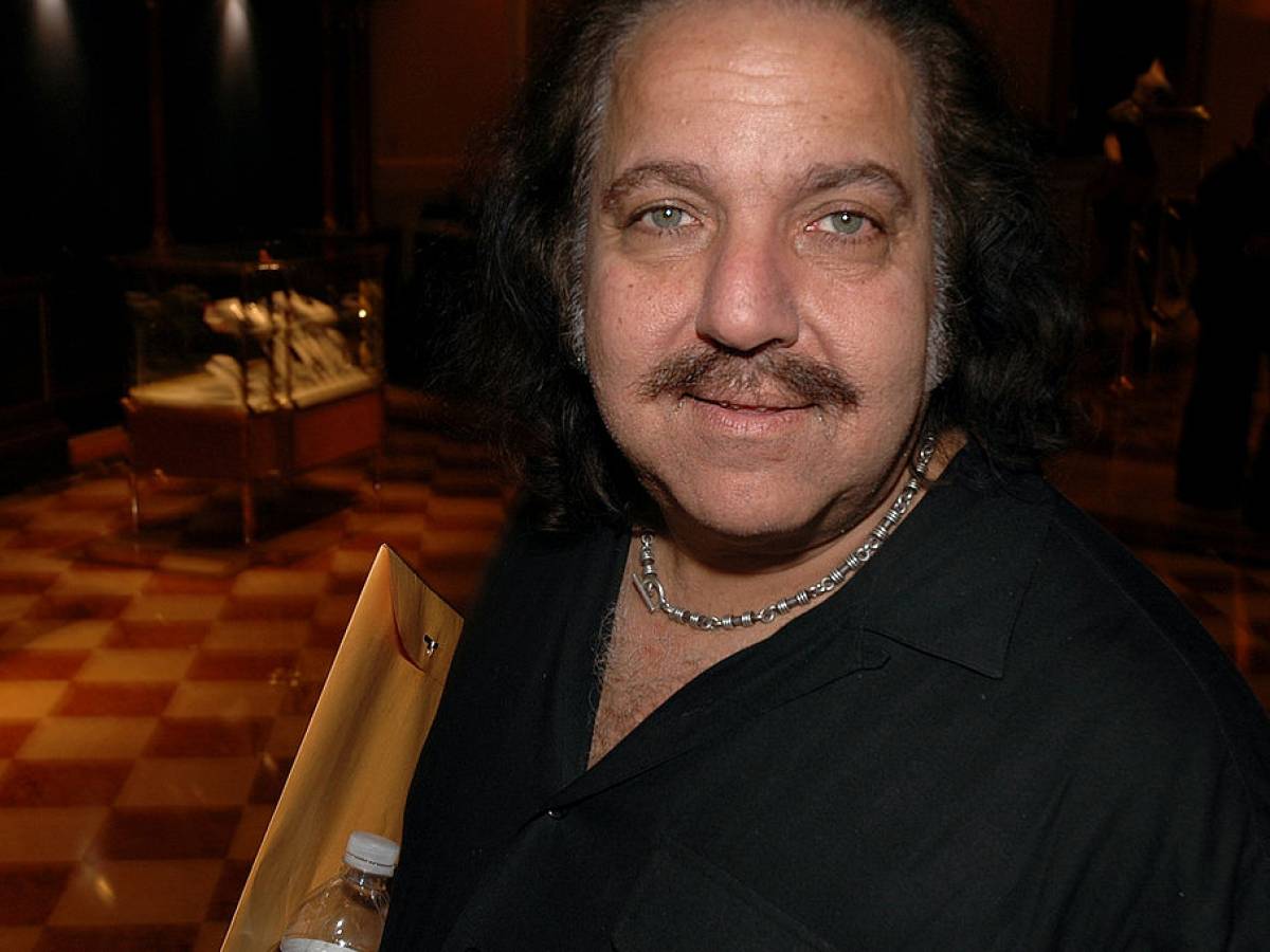 Il re del porno Ron Jeremy è nei guai: rischia 250 anni di galera - il  Giornale