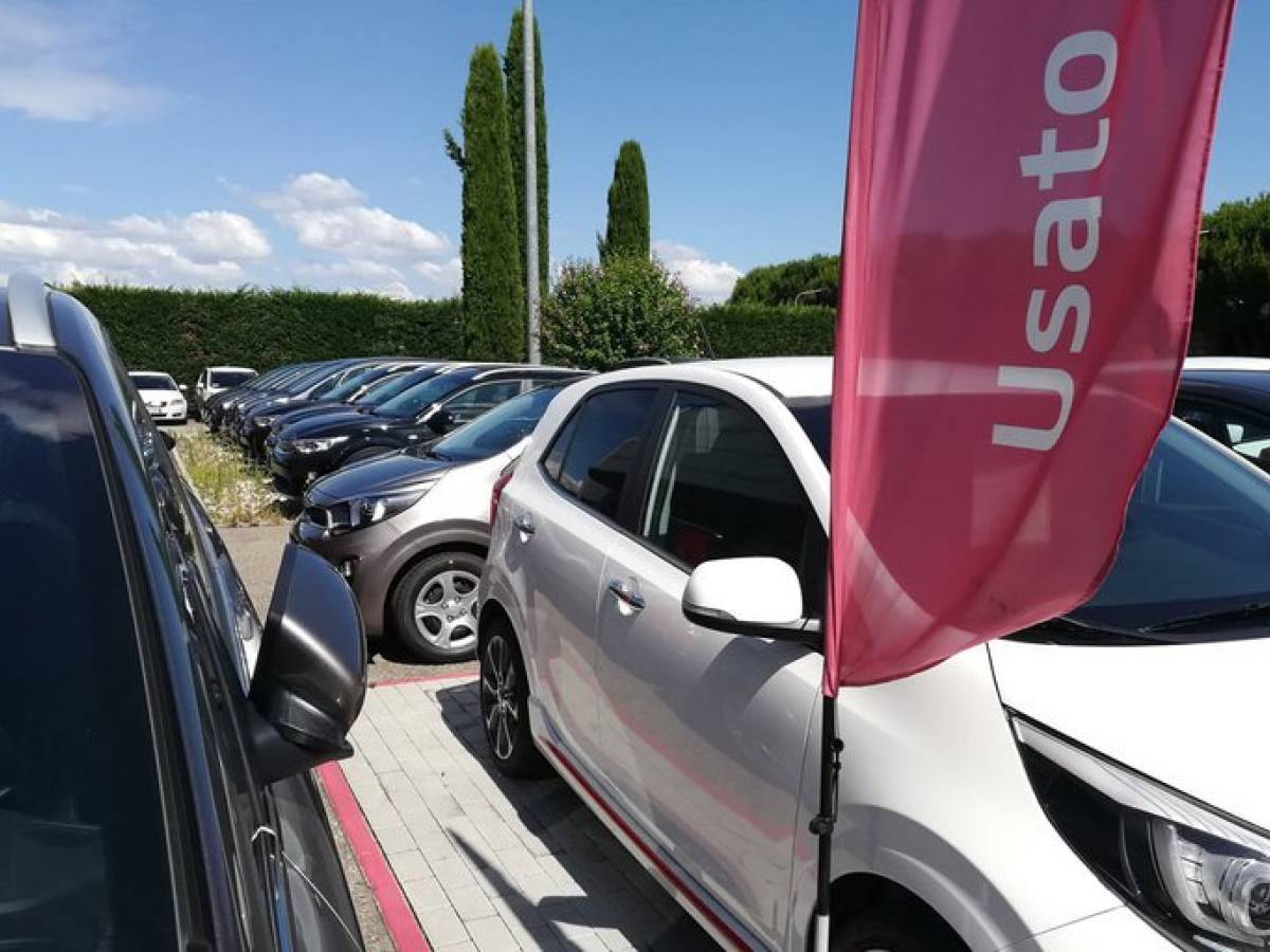 Vuoi un’auto usata? Ecco le 5 trappole che ti svuotano il portafoglio Vuoi un’auto usata? Ecco le 5 trappole che ti svuotano il portafoglio