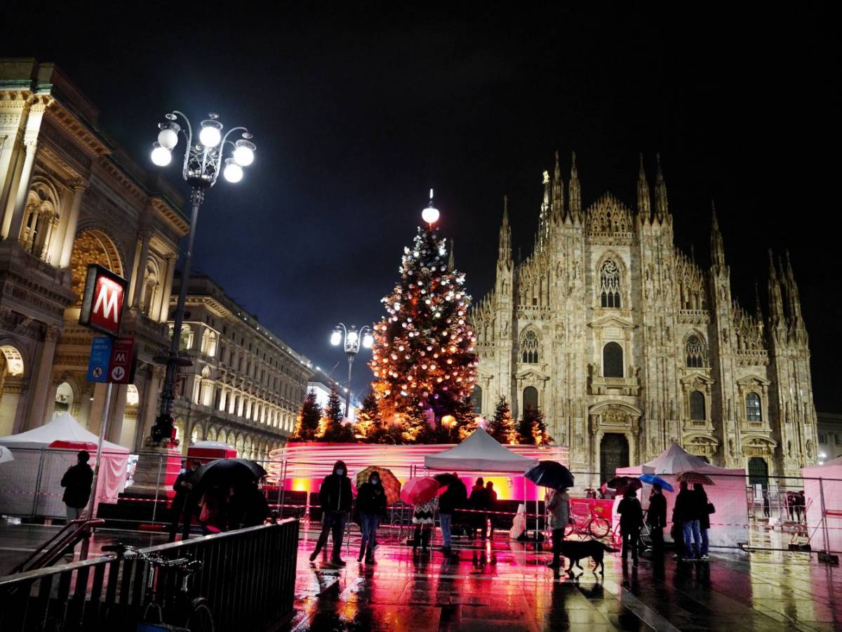 Palazzo Marino va già a caccia di luminarie e alberi di Natale Palazzo Marino va già a caccia di luminarie e alberi di Natale