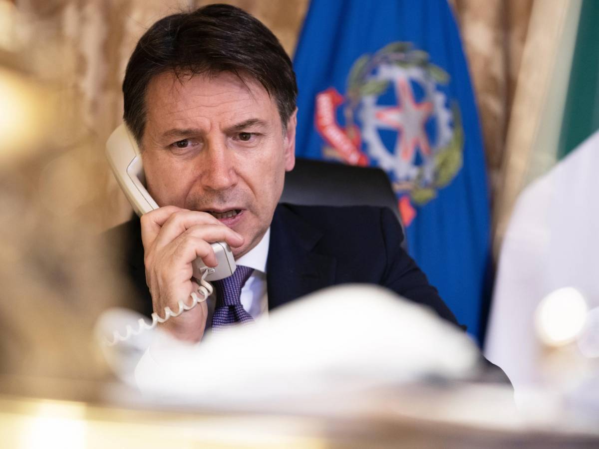 Prima Le Dimissioni Poi Il Rimpasto Cos Conte Vuole Attirare I