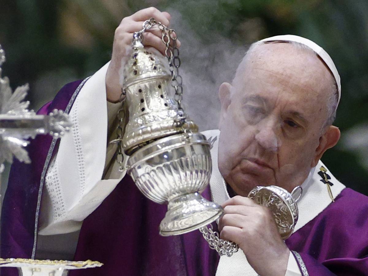 Parla Bergoglio: "Benedire unioni gay? Non posso, va contro legge della Chiesa"