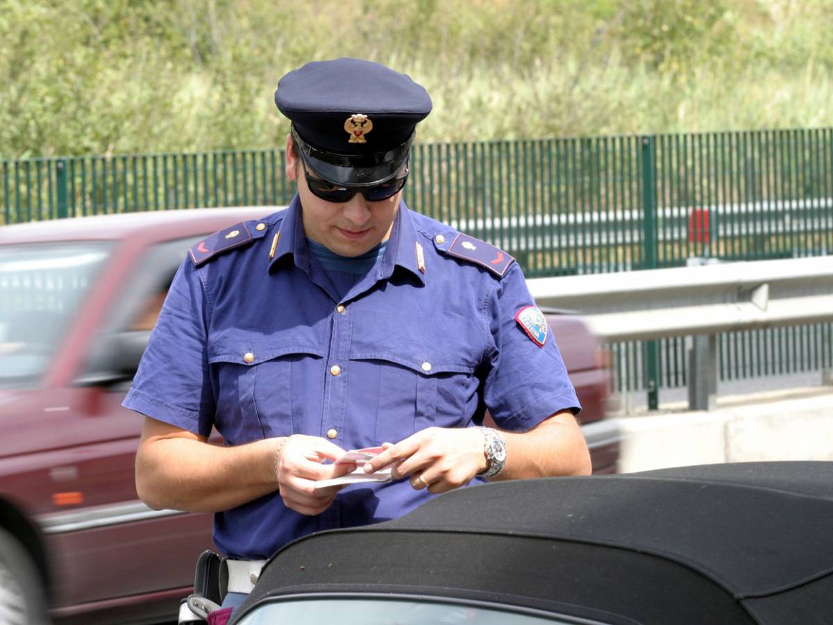 patente di guida cosa significa il codice 0102 e cosa si rischia a non rispettarlo da Ilgiornale.it patente di guida cosa significa il codice 0102 e cosa si rischia a non rispettarlo