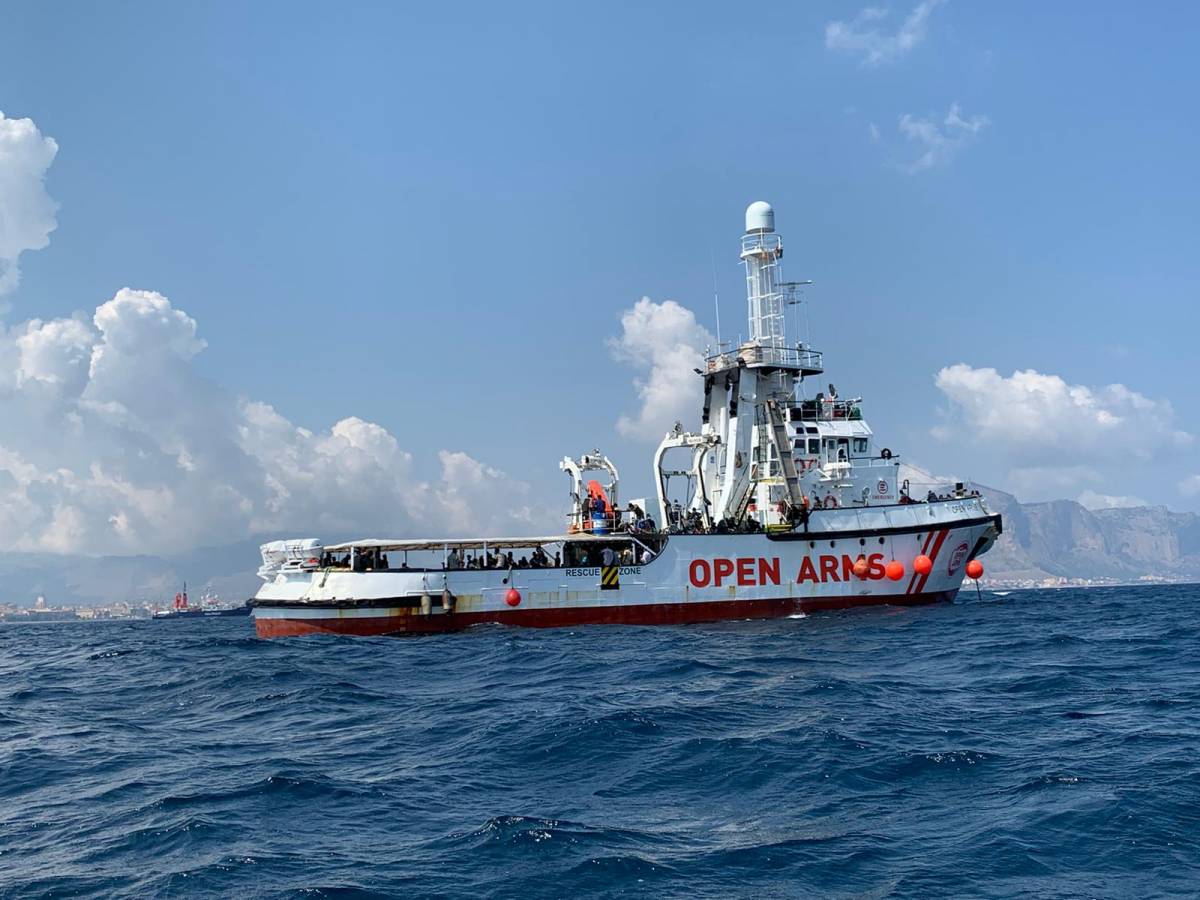 Ataque continuo: Open Arms pone otro barco en el mar