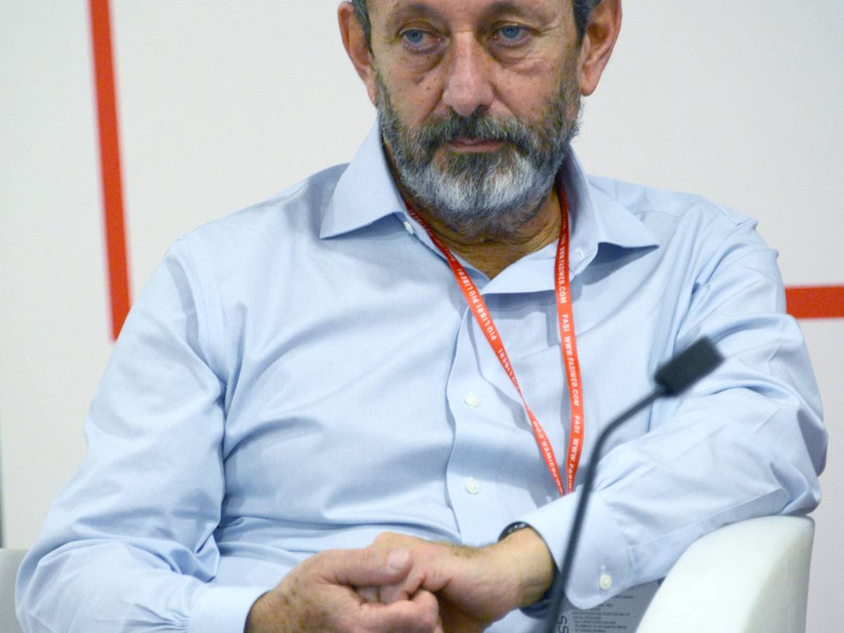michele serra il cane osso sbranato dai lupi un dolore fisico servono interventi da Ilgiornale.it michele serra il cane osso sbranato dai lupi un dolore fisico servono interventi