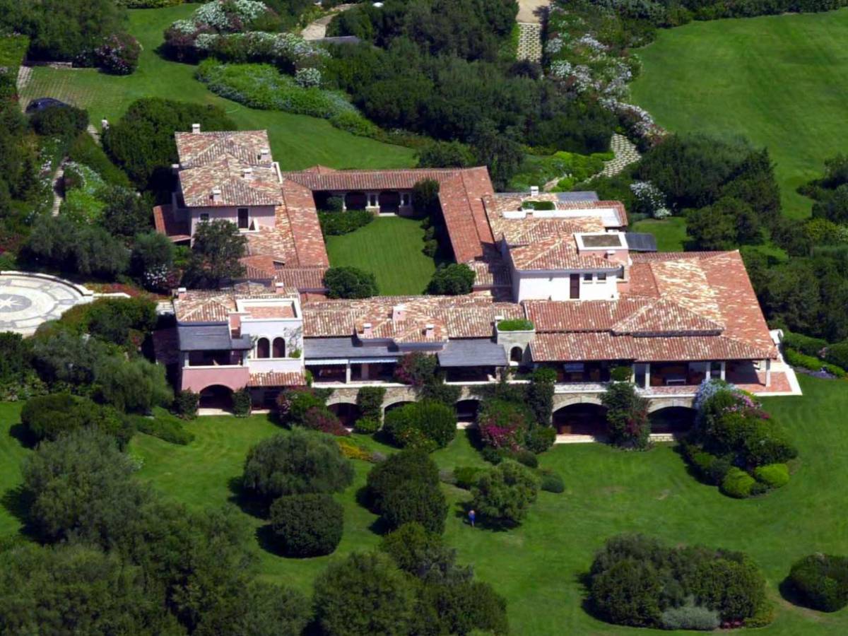 villa certosa la famiglia berlusconi ha venduto la residenza ai reali del qatar per 350 milioni da Ilgiornale.it villa certosa la famiglia berlusconi ha venduto la residenza ai reali del qatar per 350 milioni