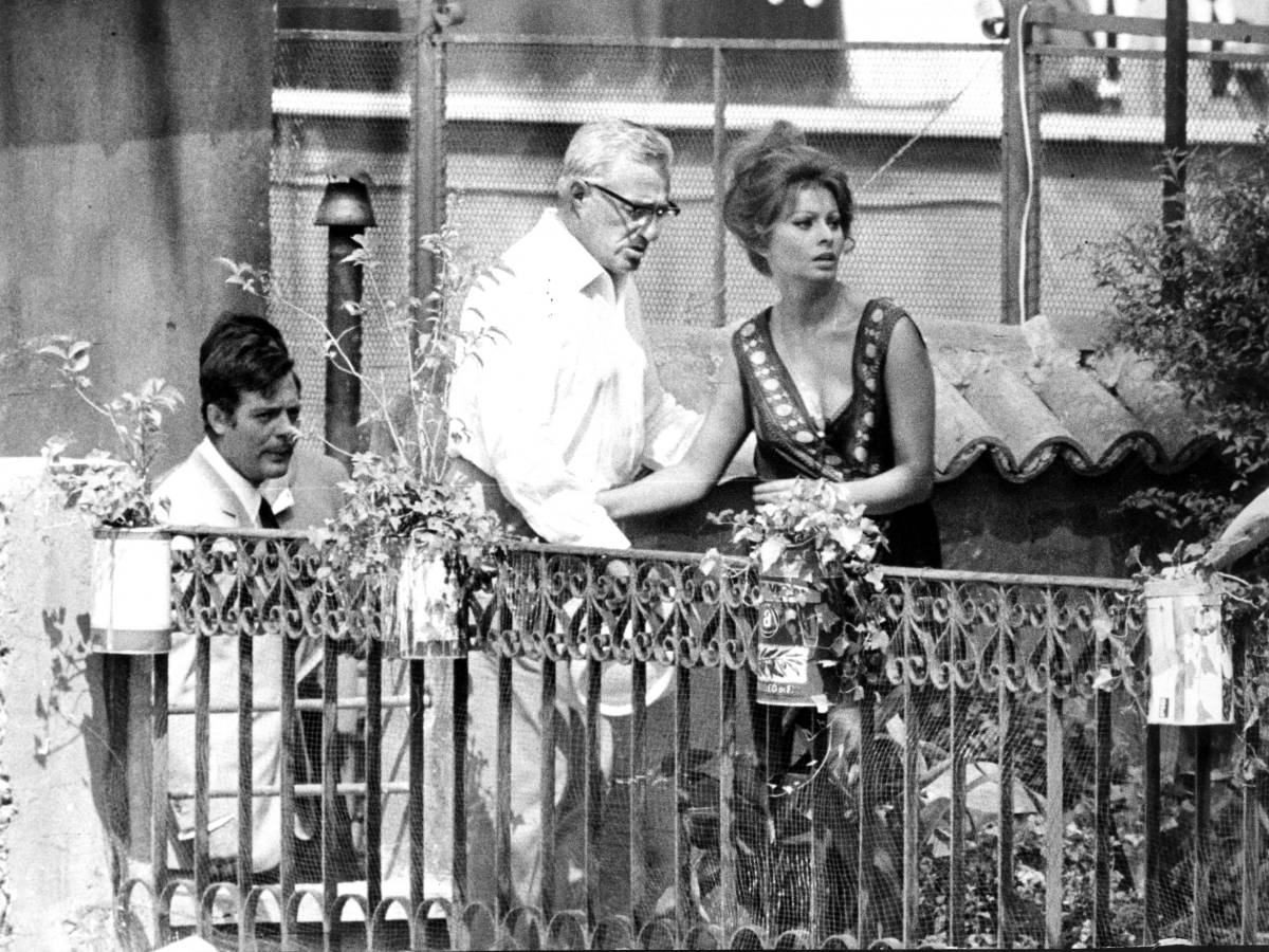 Sophia Loren con Marcello Mastroianni e Vittorio De Sica sul set