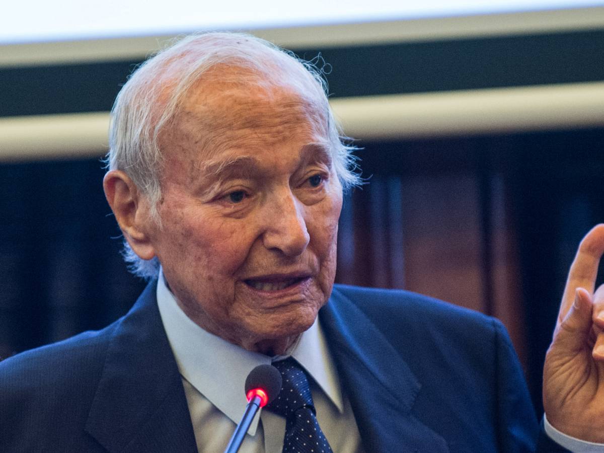piero angela sbotta al ristorante non chiedono il green pass ilgiornale it