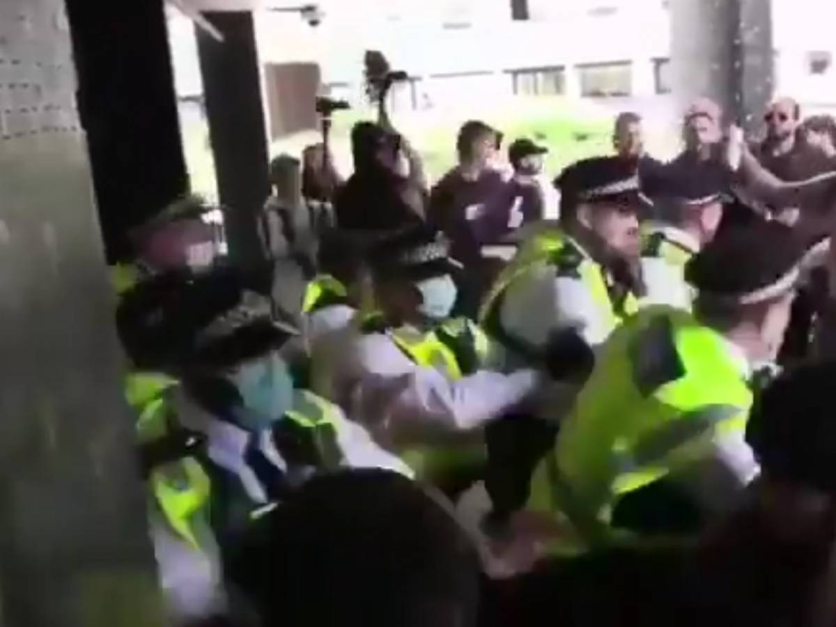 Ningún fax ataca a la sede de la BBC: «Qué vergüenza …».  Enfrentamientos con la policía Ningún fax ataca a la sede de la BBC: «Qué vergüenza …».  Enfrentamientos con la policía