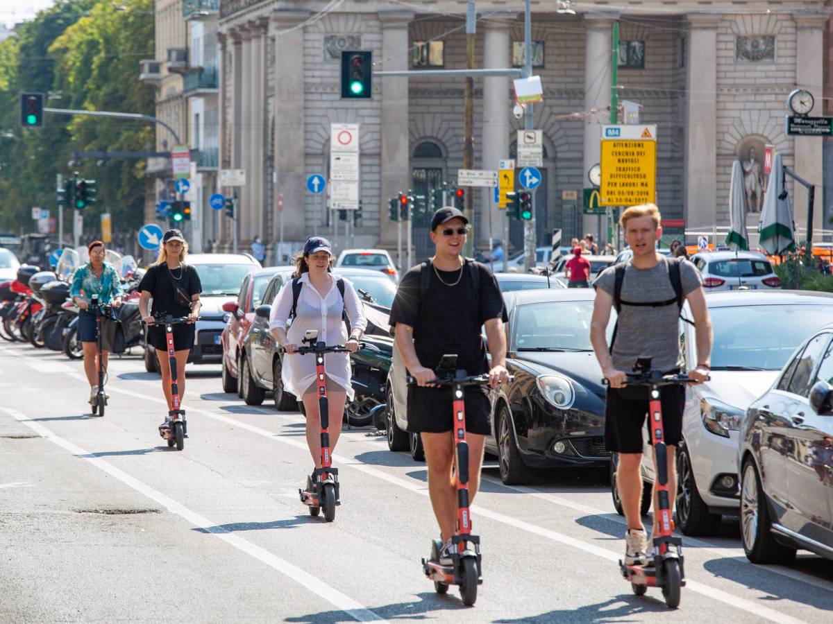 multati solo gli automobilisti bici e monopattini impuniti da Ilgiornale.it multati solo gli automobilisti bici e monopattini impuniti