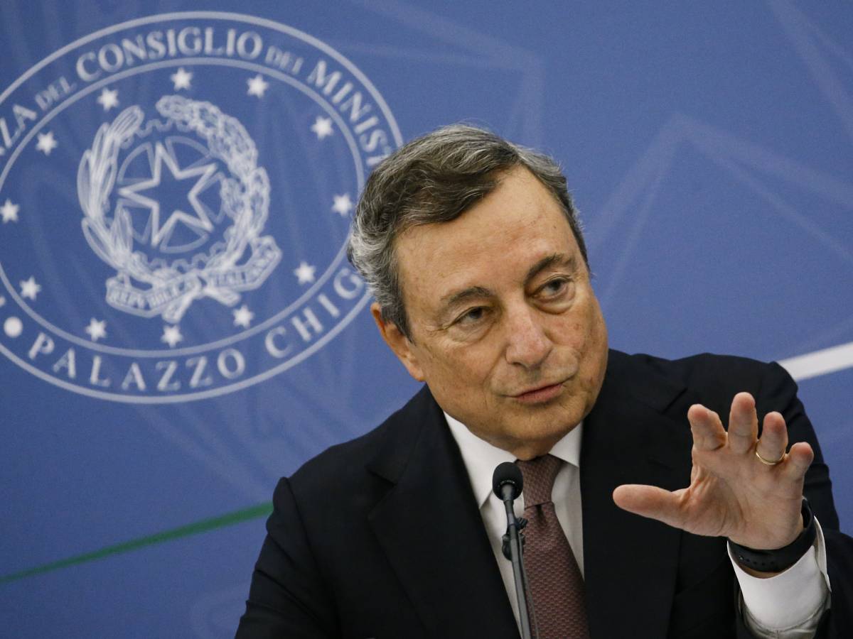 Draghi goes straight: he wants a CDM on Thursday to extend the pass to all the state.  The knot of the stalls