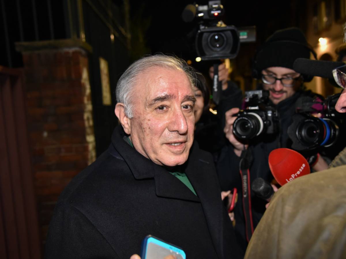 "Nessun legame tra Berlusconi, Dell "Nessun legame tra Berlusconi, Dell