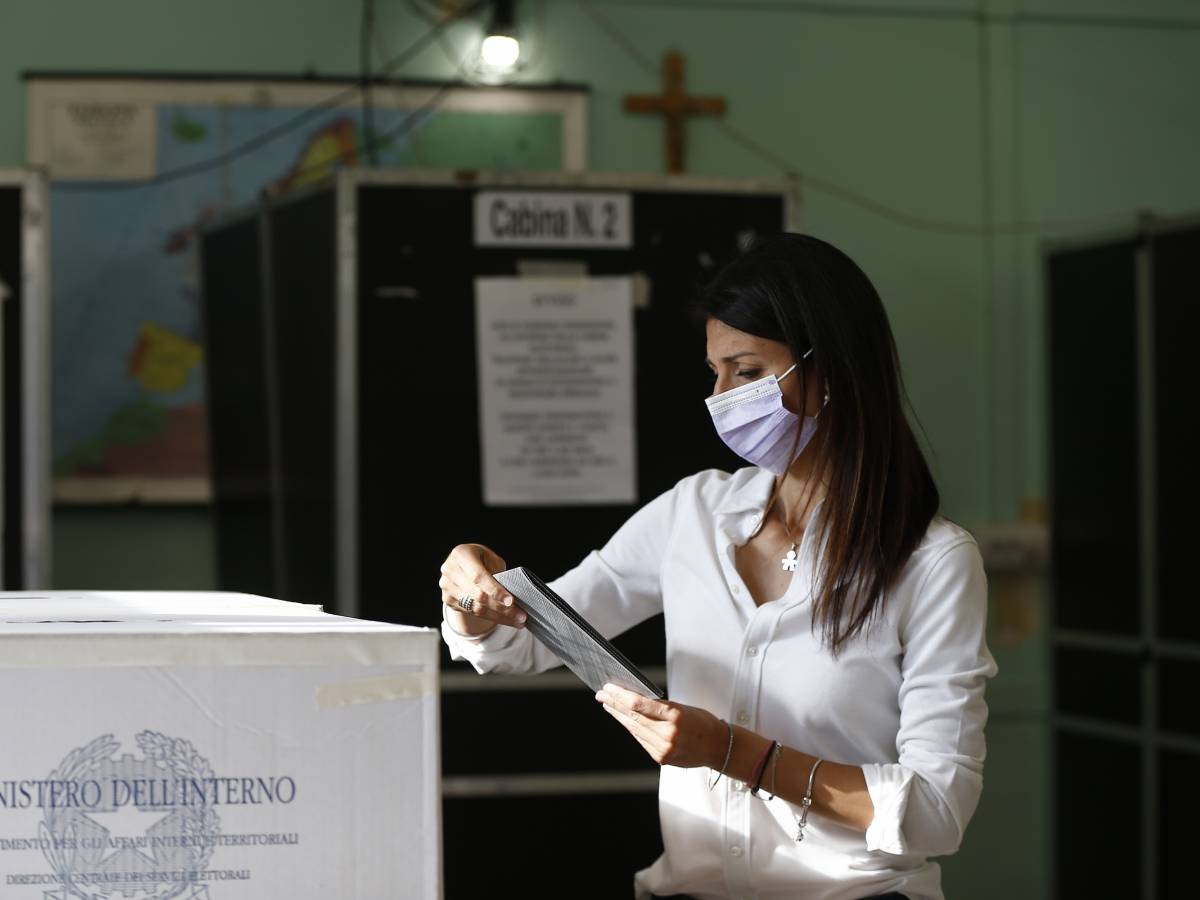 Raggi Come Nerone A Roma Alta Tensione Sul Voto Ilgiornale It