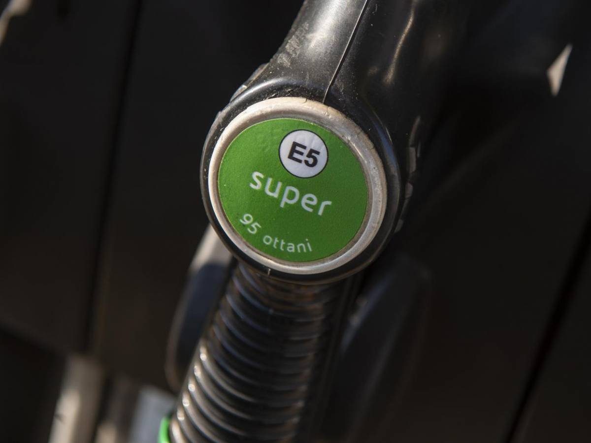 "La benzina a 4 euro". Ecco come stanno davvero le cose