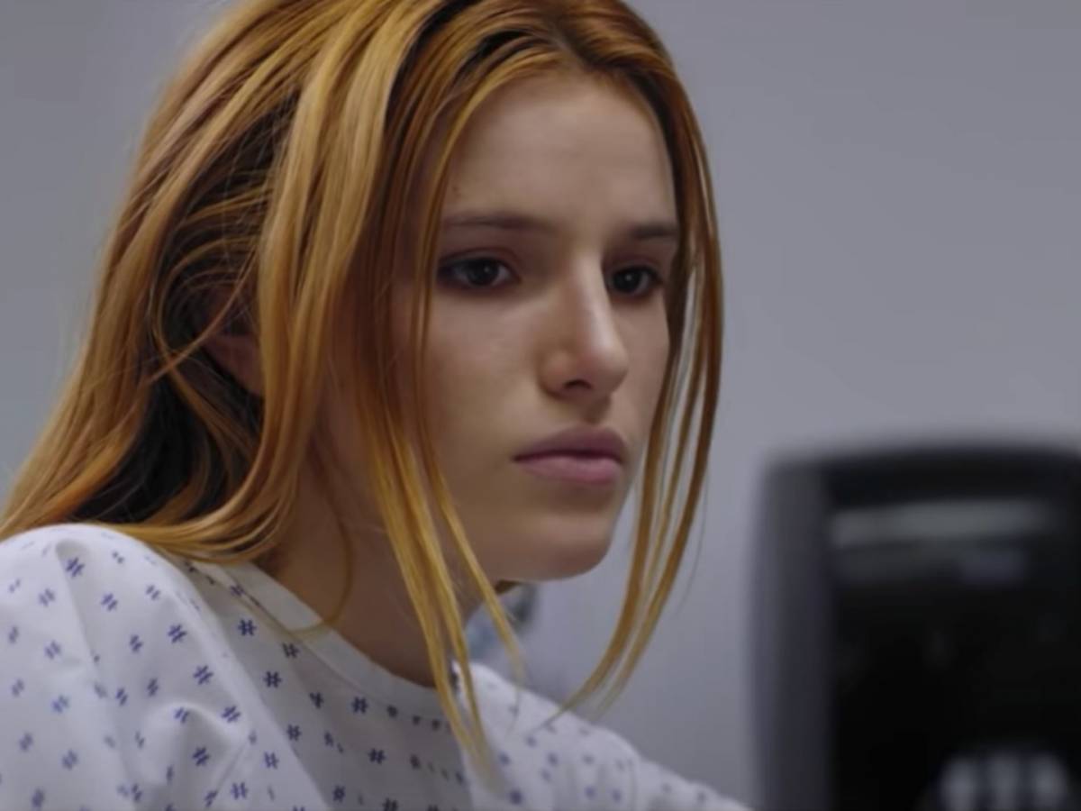 Il sole a mezzanotte chi è Bella Thorne, passata dalla Disney ai film a luci rosse foto