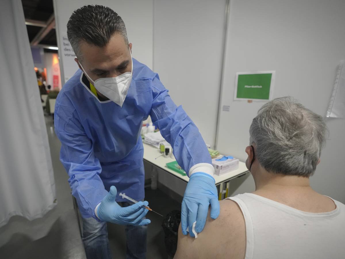 la svolta in austria multa da 7200 euro a chi non si vaccina ilgiornale it