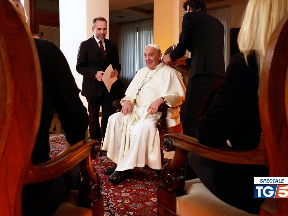 Francesco e gli "invisibili". Il Papa incontra gli ultimi - il Giornale