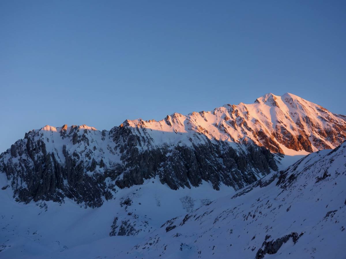 Gran Sasso, sospese le ricerche degli alpinisti: soccorritori rientrati dopo 2 giorni