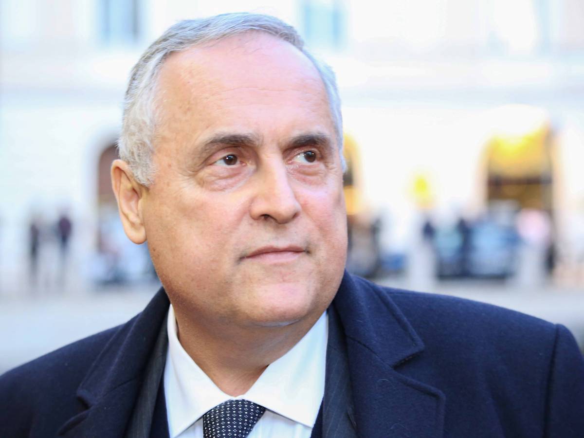 Minacce e tentata estorsione a Lotito per far cedere la Lazio: cinque indagati Minacce e tentata estorsione a Lotito per far cedere la Lazio: cinque indagati