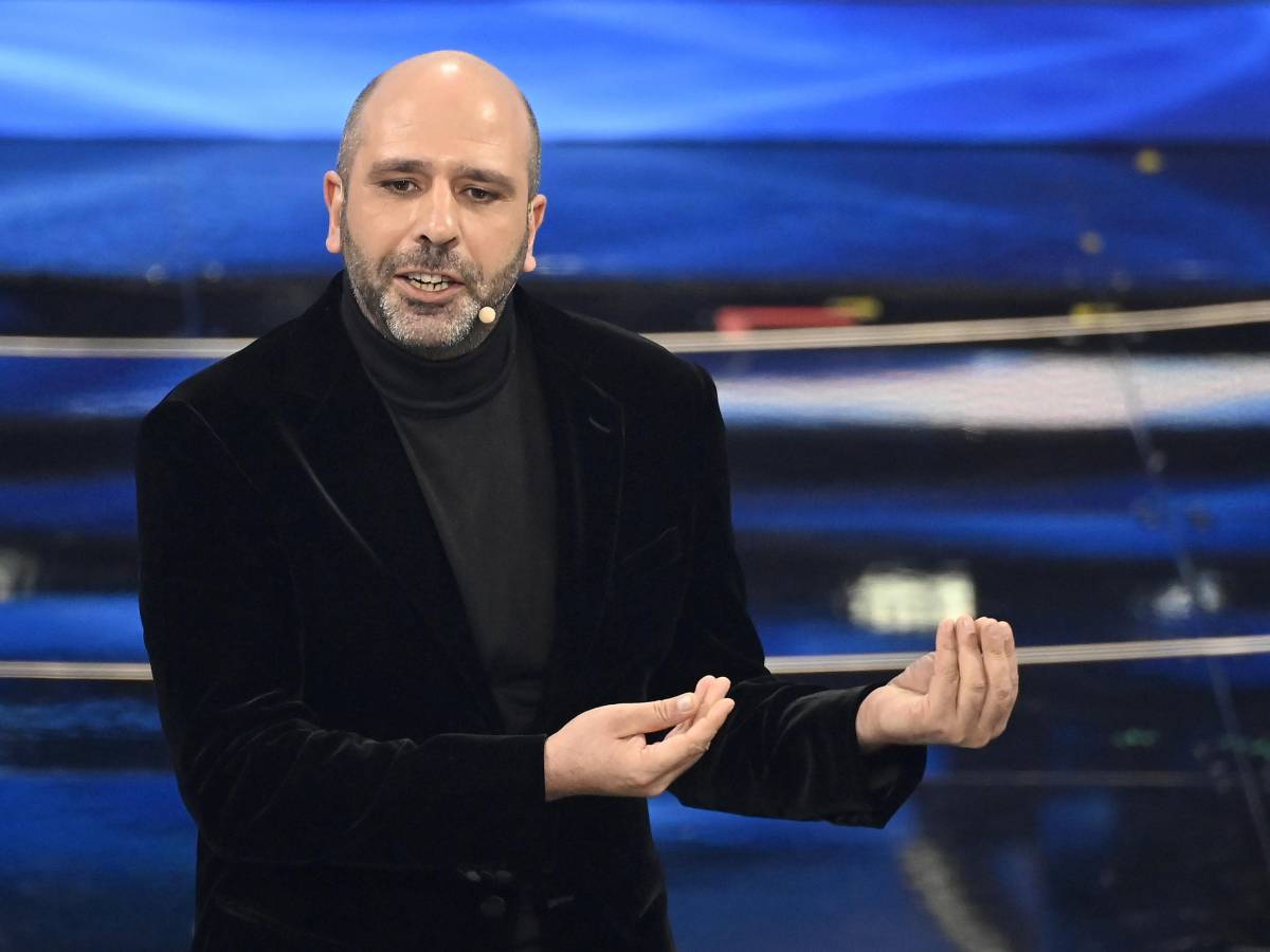 Checco Zalone a teatro. Checco Zalone a teatro.